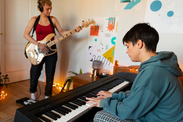 Jakie korzyści przynosi nauka gry na instrumencie muzycznym?