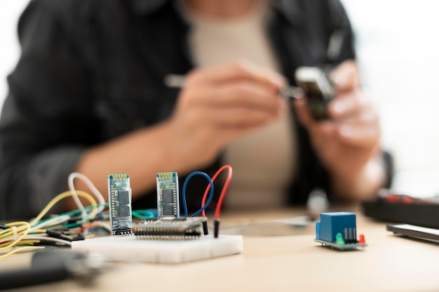Jakie są najnowsze trendy w elektronice i robotyce dla hobbystów?