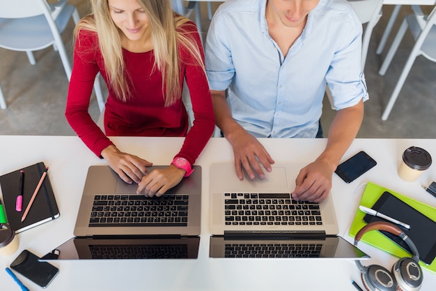 Dlaczego warto zainwestować w poleasingowego MacBooka?