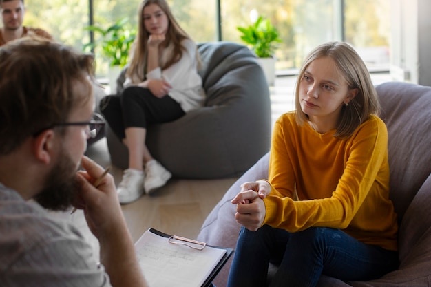 Jak klasyfikacja zaburzeń psychicznych wpływa na proces terapeutyczny?
